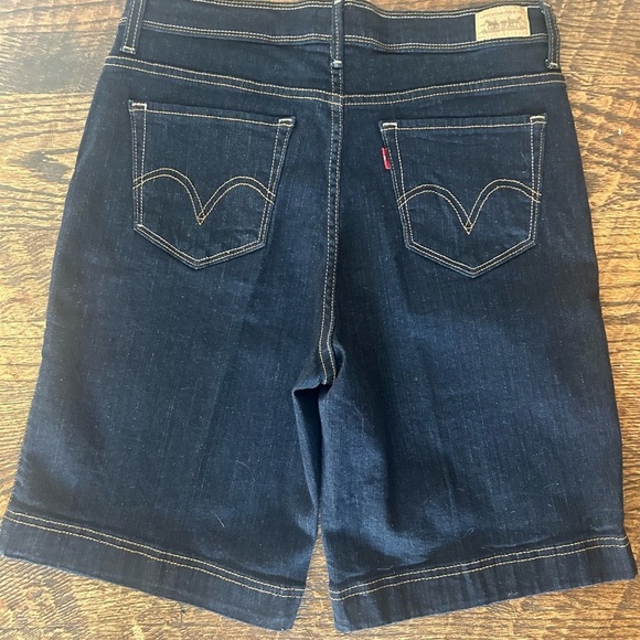 Levi’s 512 Bermuda Shorts Dark Wash Sz 4P - Picture 2 of 6